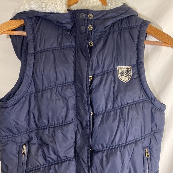 Woman’s zip up puffer vest size S/P - Picture 3 of 8